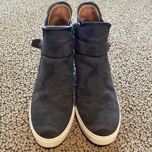 Wedge booties